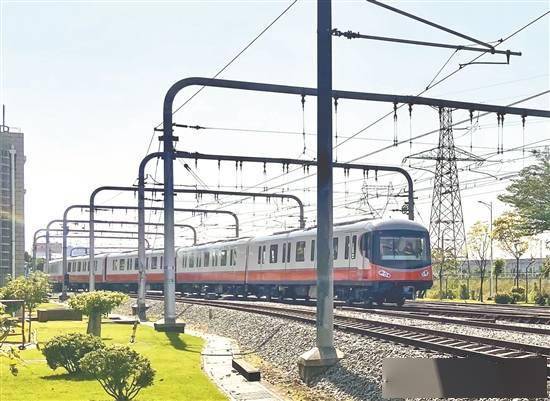 广州地铁三号线东延段首列车提前到货