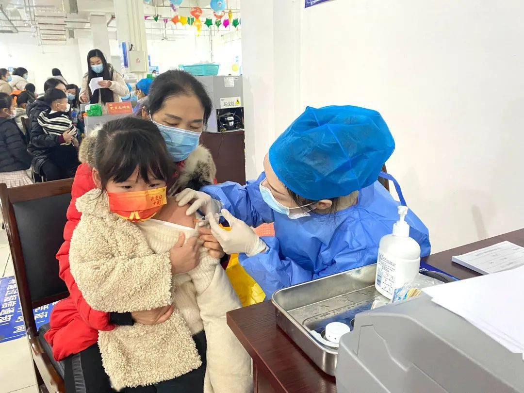 萌化了!青白江学校接种新冠疫苗的"戏精"名场面