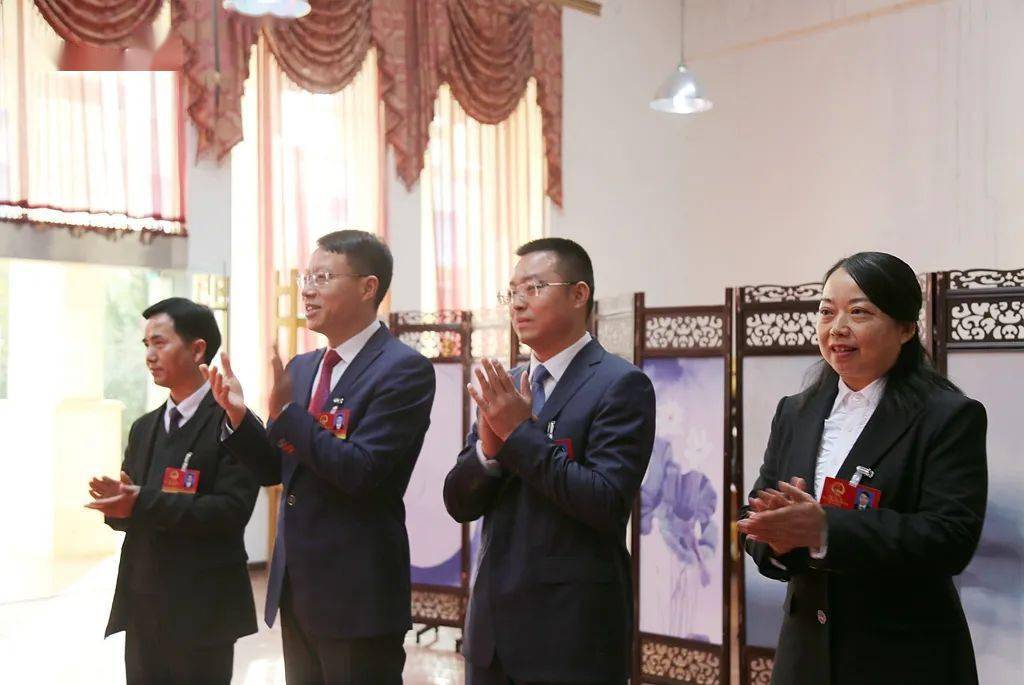 【聚焦两会】县四大班子主要领导看望慰问代表委员