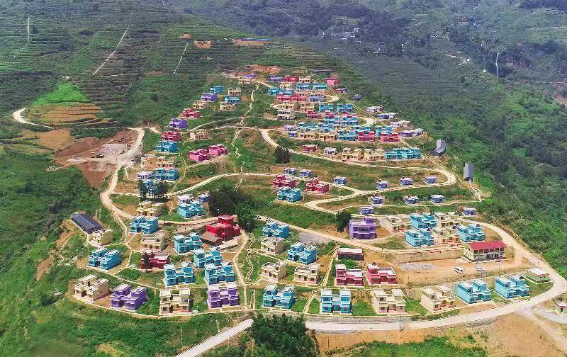 童话世界,图为四川省雷波县竹苑新村.
