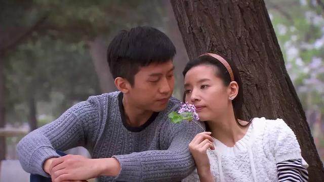 《相爱十年》中邓超与董洁演情侣,董洁真正情人在剧中吃软饭