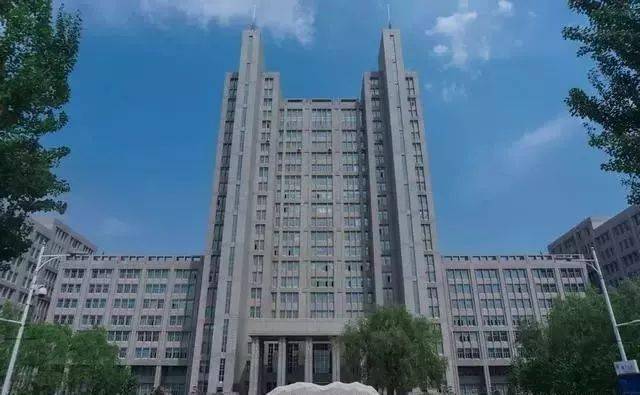 哈尔滨电工学院和哈尔滨工业高等专科学校合并组建而成