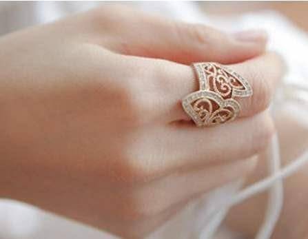 食指戴戒指什么意思戒指戴不同手指代表什么