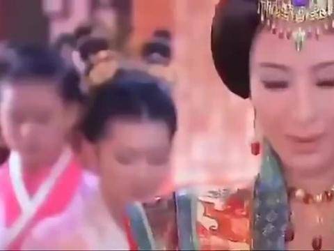 太后让皇上躲在暗处,让他亲耳听听自己最宠的妃子,究竟多狠毒!