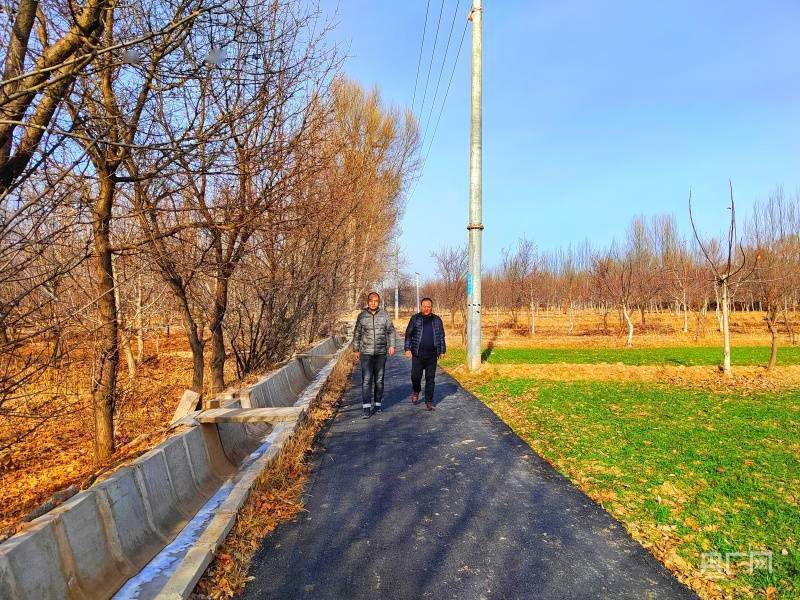 位于黄河北岸的安达其哈村,是青海春天最早到来的地方,也是化隆县"