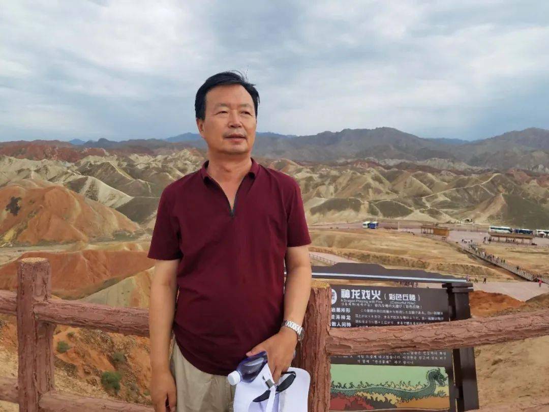 作者简介:牛撇捺,本名朱昌平.著名杂文家.