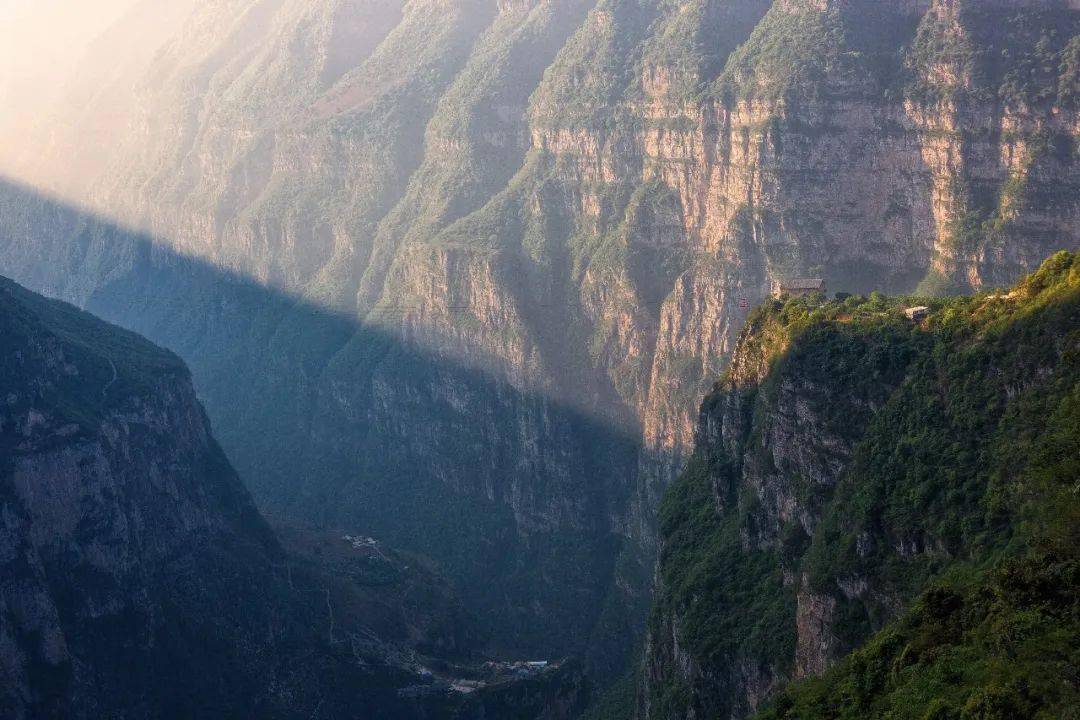 一条刷爆朋友圈的文章感受大渡河峡谷的旷世奇观