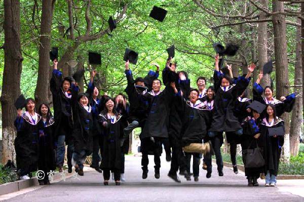 中国|百年历史的云南大学，被誉为中国最美的大学之一，闻一多先生曾在此教学育人