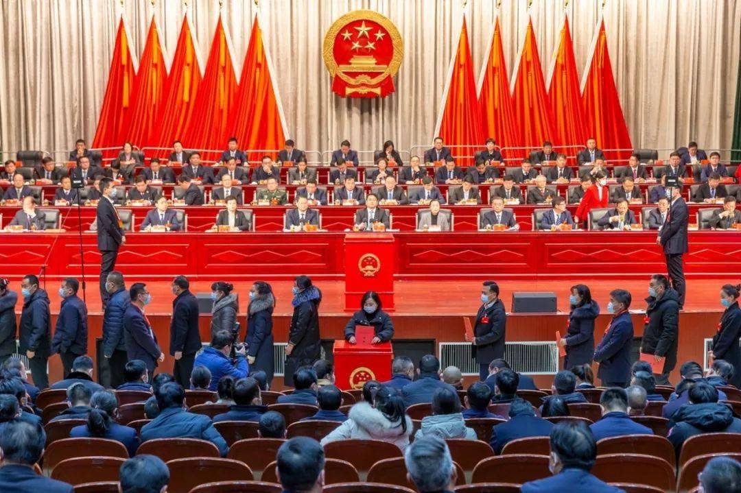 邳州市十八届人大一次会议闭幕!