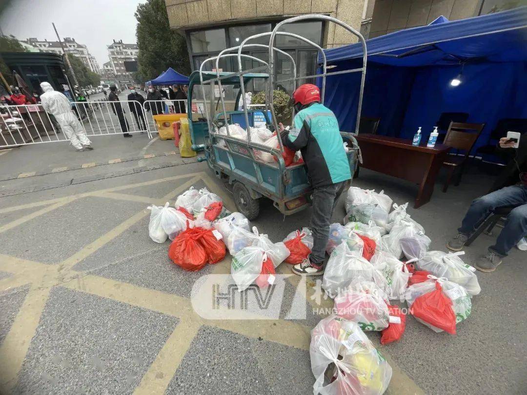 杭州新增1例新冠无症状感染者浙江一高校连夜开展核酸检测事关春节