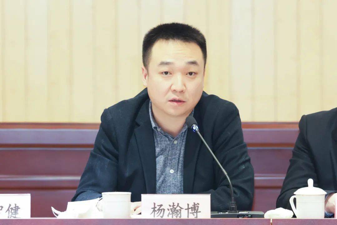 副书记杨瀚博就宣传发动事项进行指导▲副镇长秦杰就道路封控事项