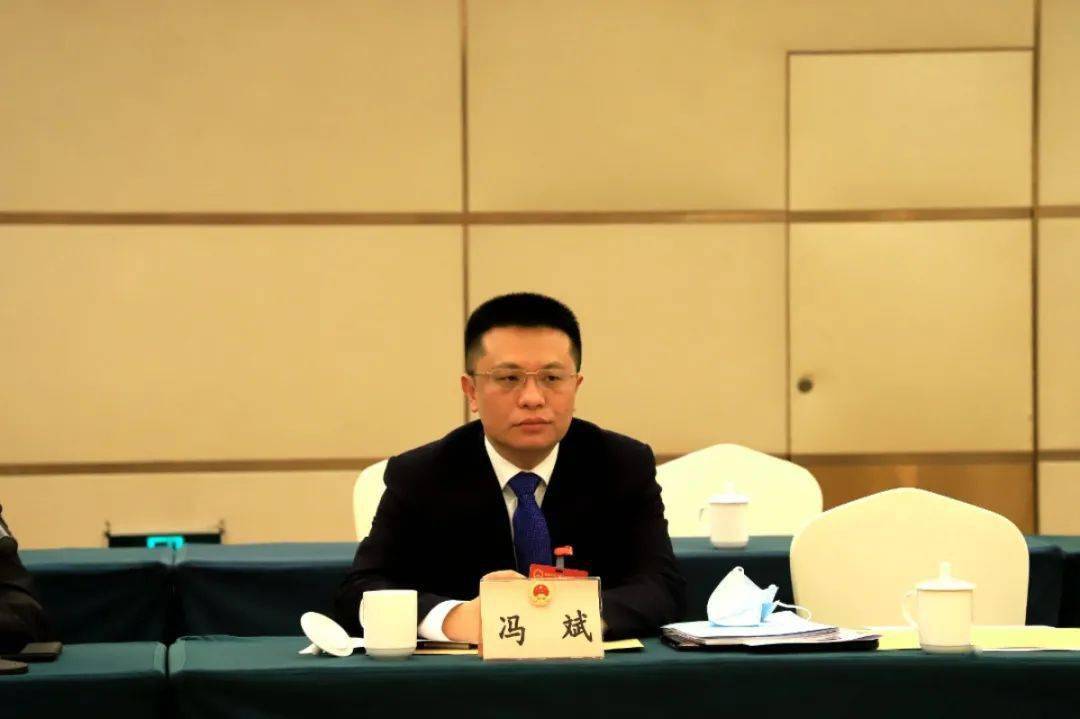 【时政要闻】市八届人大二次会议固安代表团召开第一次会议_固安县