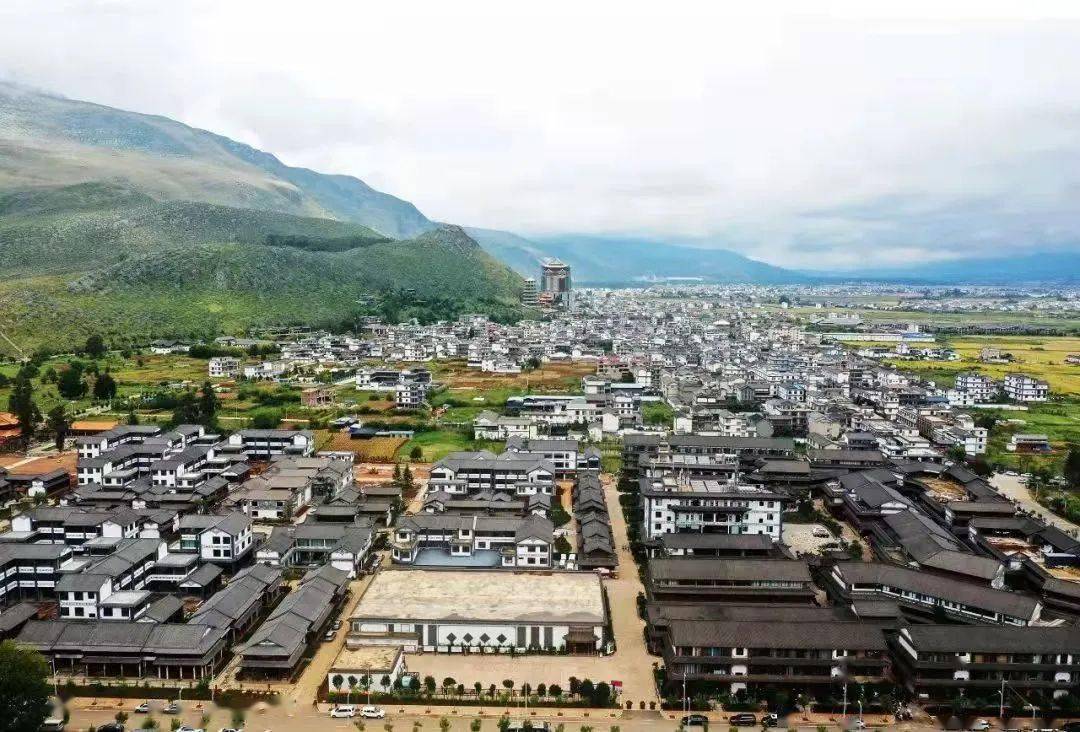 鹤庆县"特色小镇 鹤庆银匠"助推文旅产业融合发展_银器_新华_加工