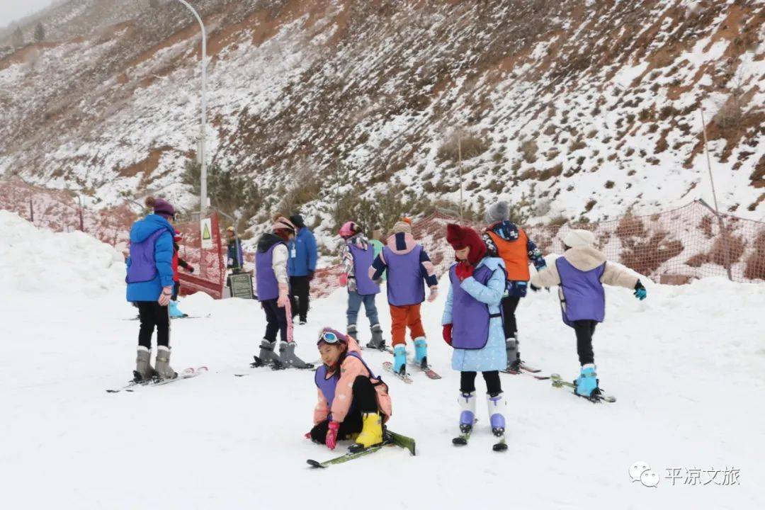 不仅海寨沟滑雪场,白庙花海滑雪场推出了系列新春折扣套餐,崆峒山,大