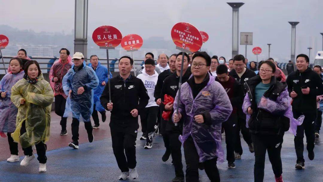 受区委书记徐岳泉委托,区委副书记,区长汪秀丽在致辞中说,2022年,是"