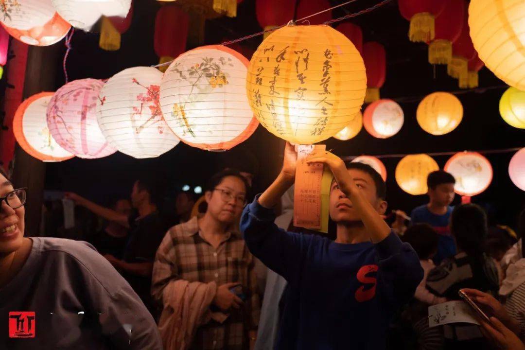 (礼品数量有限,送完为止)元宵节怎么能少得了猜灯谜呢!