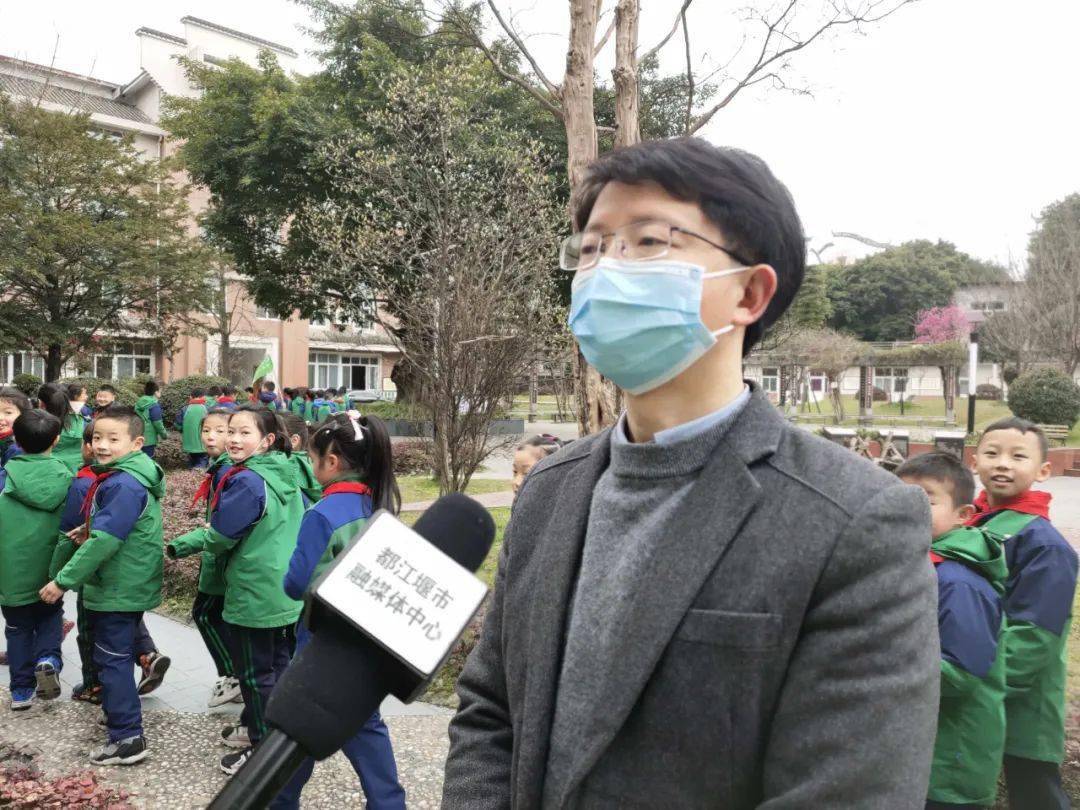 都江堰旅游志愿者,灌州小学五年级学生张峻熙深感能参加学校组织的