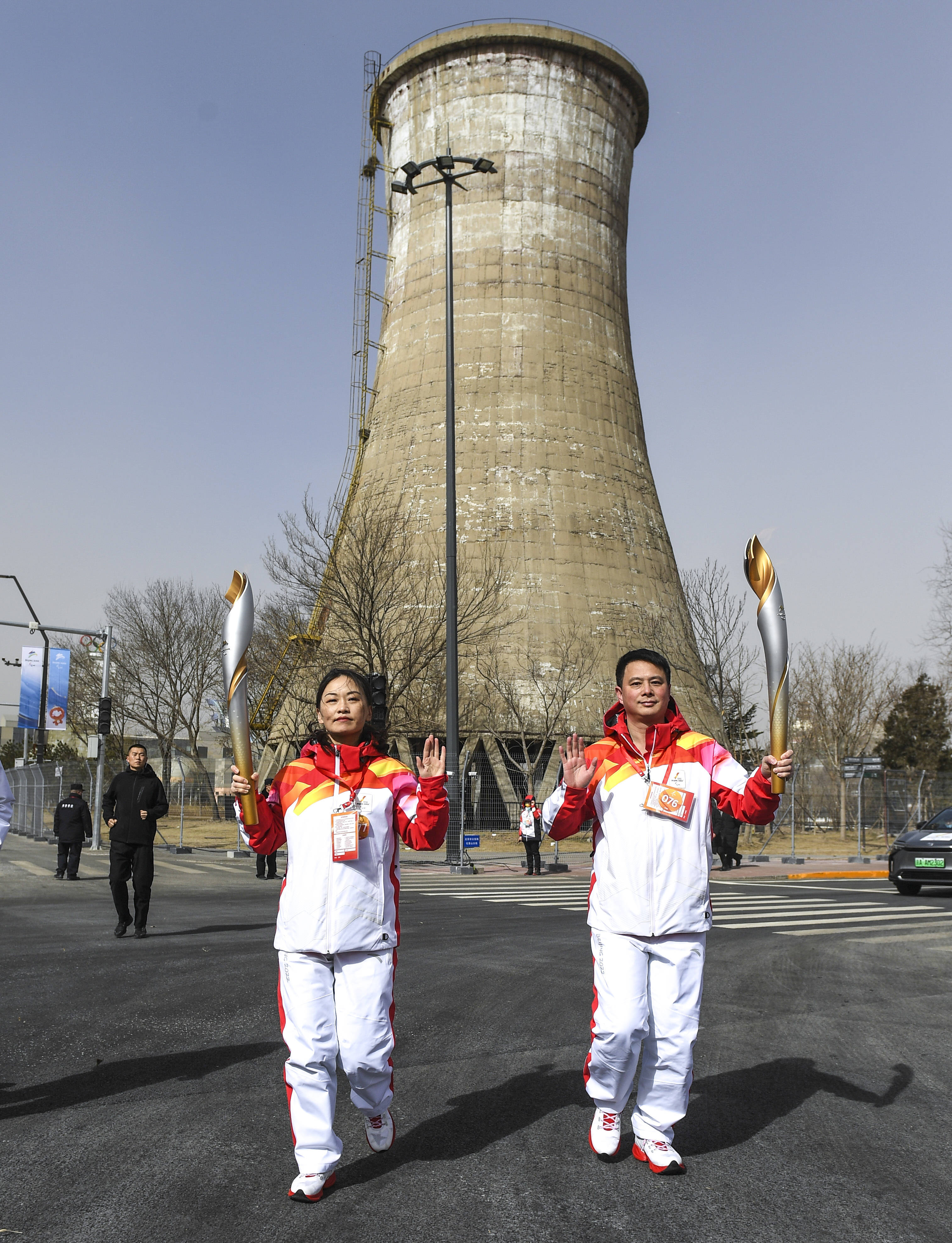 北京冬残奥会火炬在北京冬奥组委驻地传递_北京冬残奥会今晚开幕_冬残