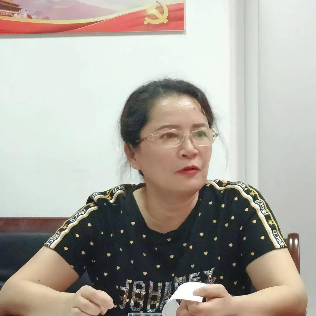 李伟红北海市妇女儿童活动中心培训部部长李伟红在市妇女儿童活动中心