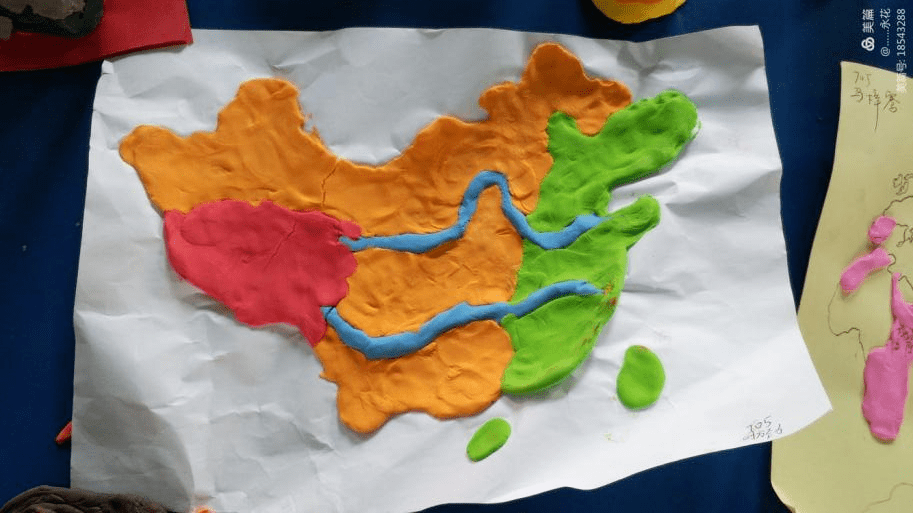 有等高线地形图,有日地月运行模型,有地球仪模型,有山体模型,有火山喷