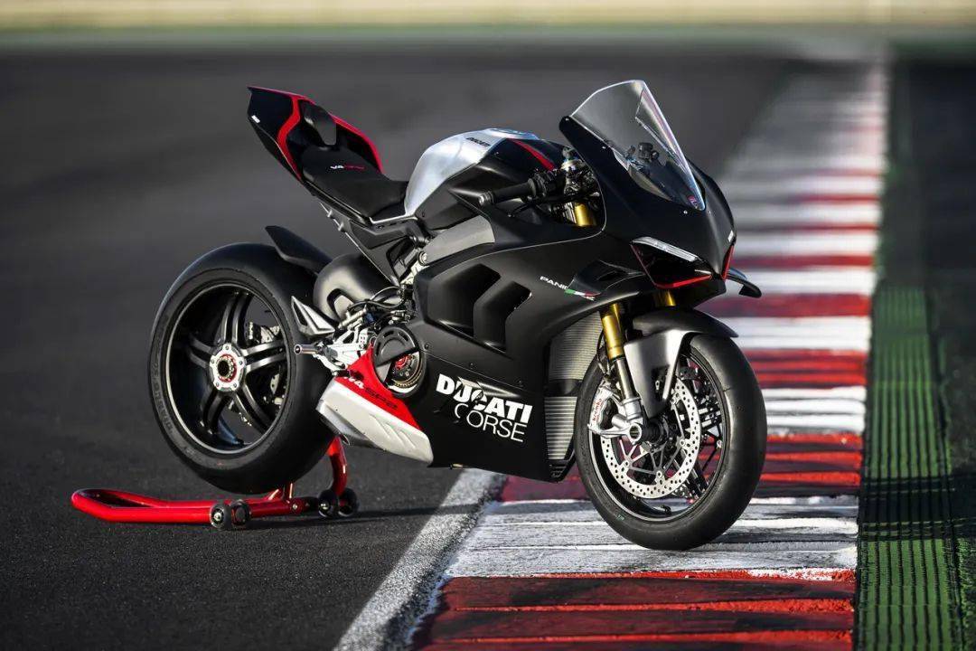 杜卡迪2022panigalev4sp2赛道特写