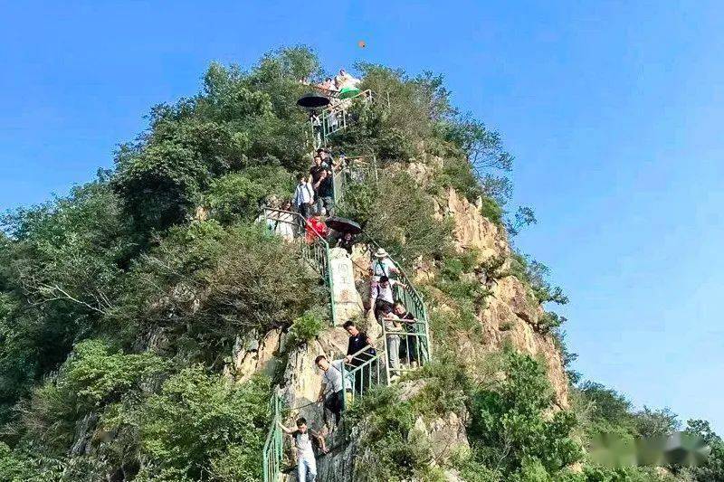 圣莲山风景区位于北京西南部,海拔 1030米,圣莲山又称莲花山,古称太山