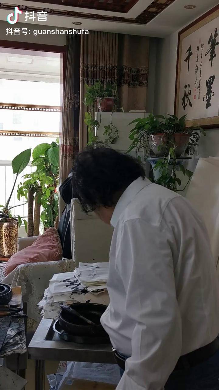 墨香飘万里书翰遍千家给大家分享写字是一种生活书法静心养性护航高考