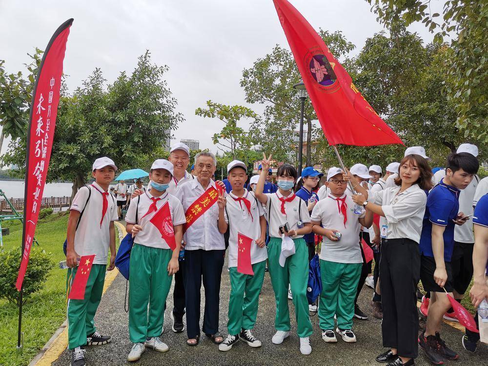 田欣民:从"蓝天卫士"到孩子们的"田爷爷 一片