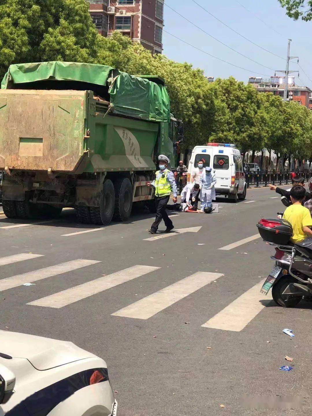 今天中午,鹰潭这个地方发生一起车祸_制动_货车_事故