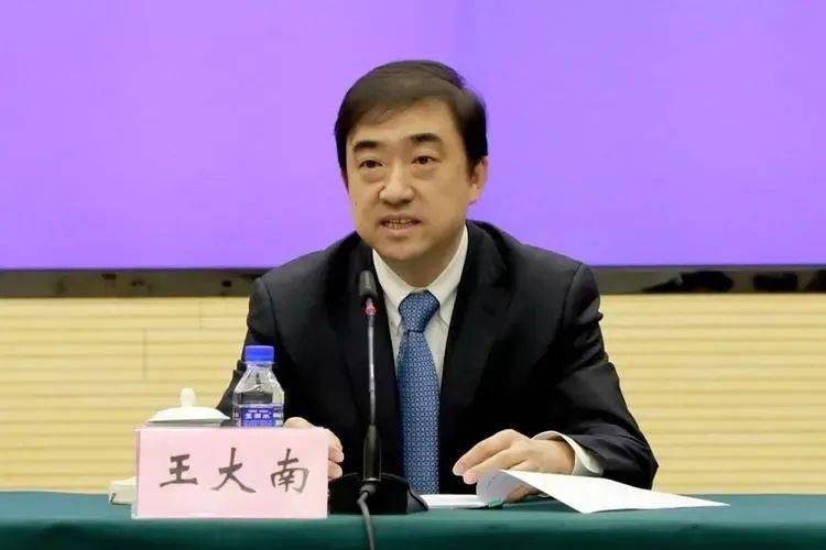 据《西宁晚报》报道,4月26日,(青海)省委常委王大南来到湟源县,就红色