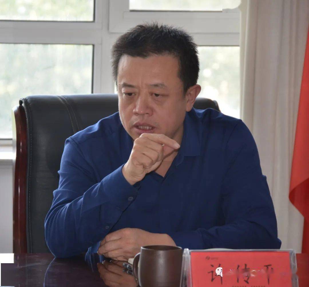 学院院长许传平,党委书记徐小柱及36名青年教师代表参加.