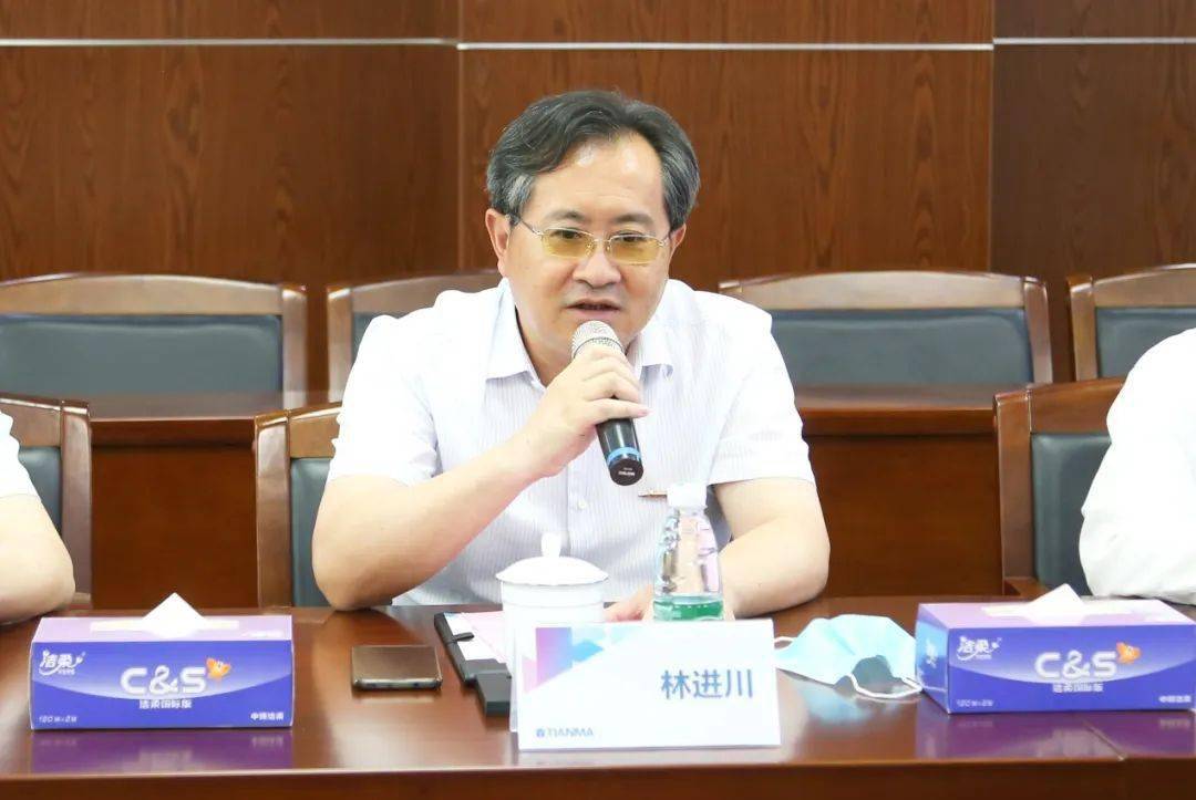 林进川书记对厦门天马微电子有限公司一直以来对学校科研发展,人才