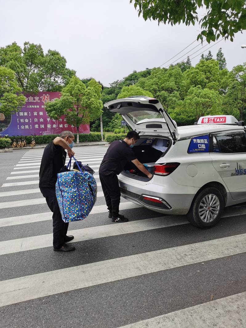 松江九亭这间疫情期间快递小哥驿站已关闭依旧还有人念念不忘