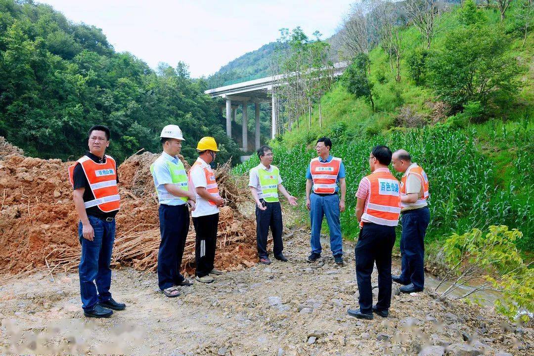 自治区公路发展中心何开送副主任到百色指导检查公路安全生产和防汛