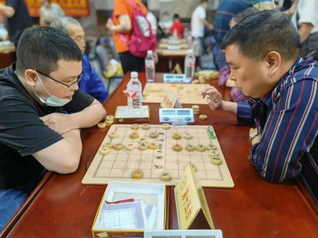 此次象棋大赛,共吸引了106名选手前来参加.