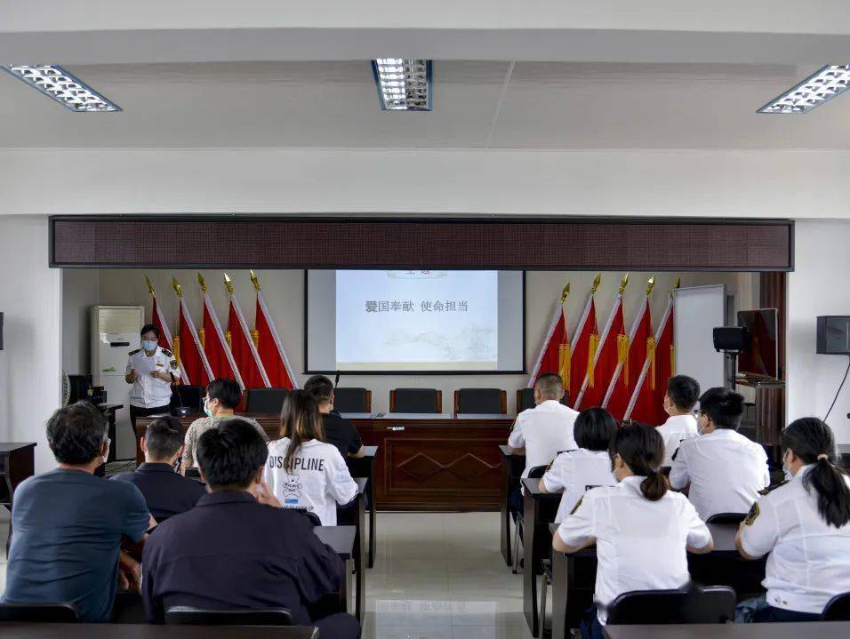 组织学习《党的十九大以来长航局系统违纪违法典型案例通报》