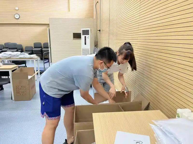明天2022届学生毕业典礼让我们云聚邮苑