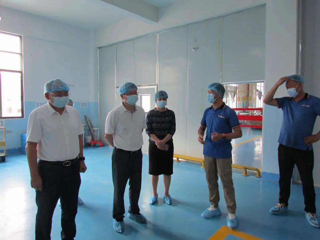 市二级巡视员郭维宁,农业与农村委主任委员何蓉参加活动.