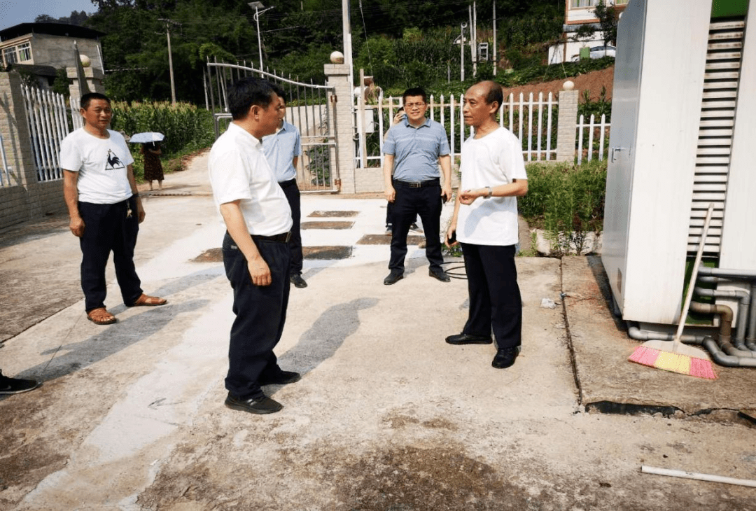 区政协副主席区级河长何永忠巡查塘坝河石羊河