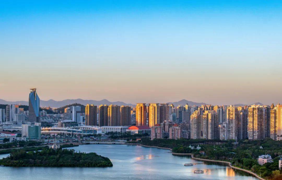 厦门市市政园林局总工程师王艳艳接听市长专线,介绍筼筜湖治理和保护