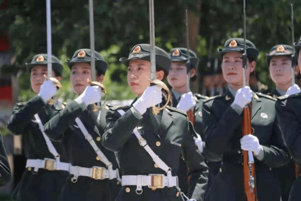 仪仗队女兵队从2014年组建到现在已经完成了220多场仪仗司礼任务执行