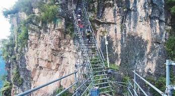 当初资助6亿改造的悬崖村，真的只修了个铁梯？网友：最贵铁梯？