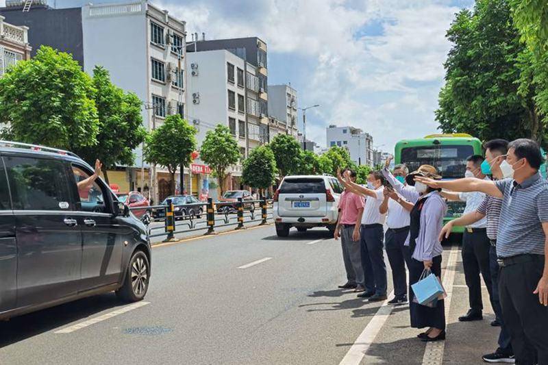 因疫情杭州一家11口滞留 临高用心用情做好返程服务