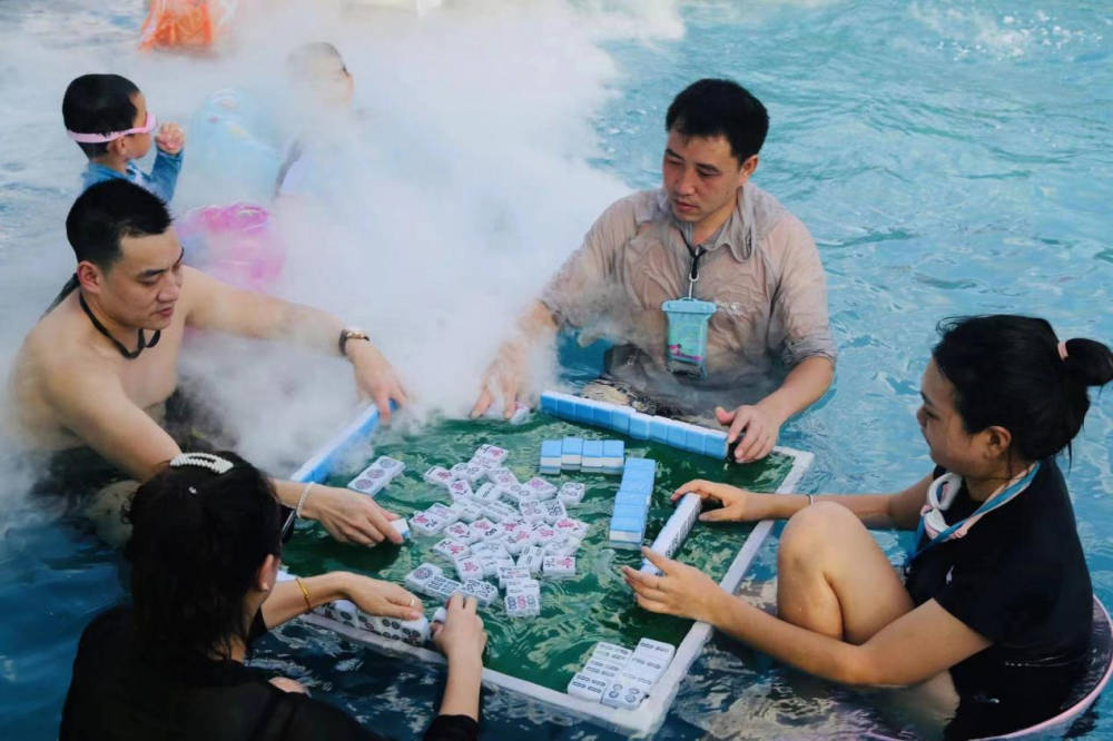 火到国外的重庆水上棋牌游戏，外国网友：这很酷!