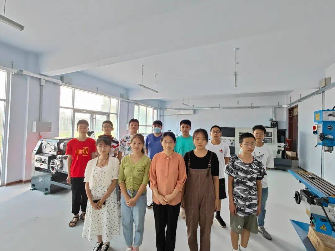河北衡水市郑口中学11名寒门学子到故城县职教中心参加为期15天的"