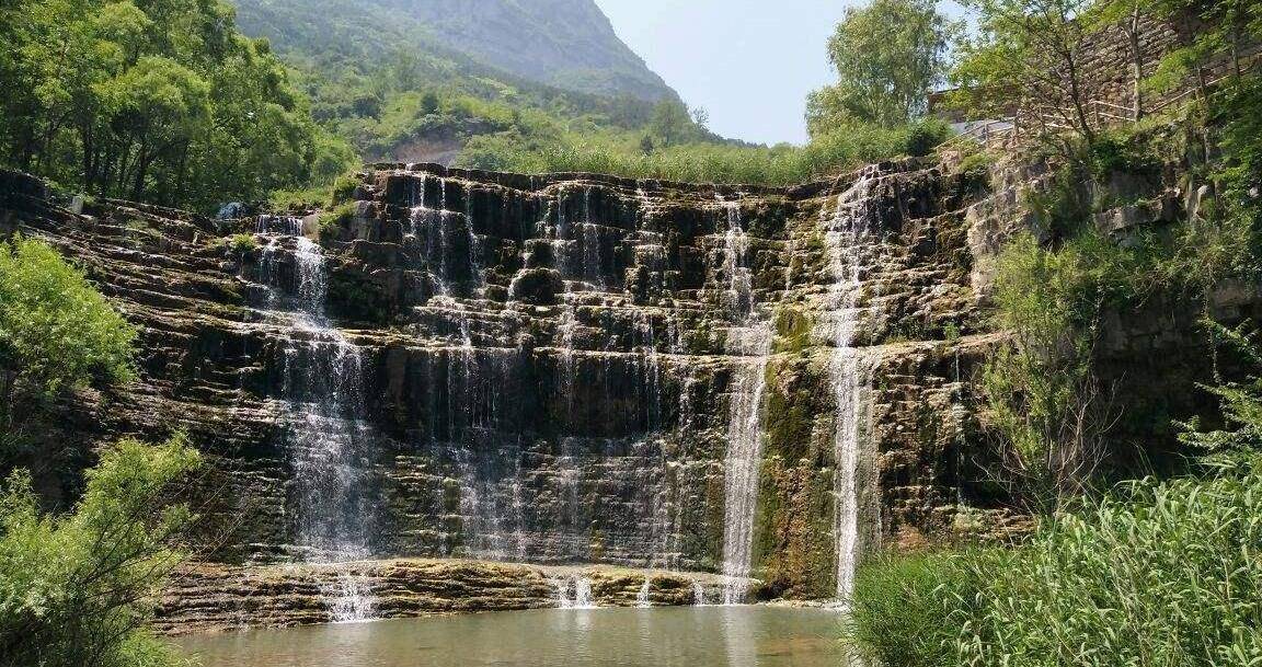 上至太行天路，下探桃花深谷，千米落差挡不住游客探索峡谷的脚步