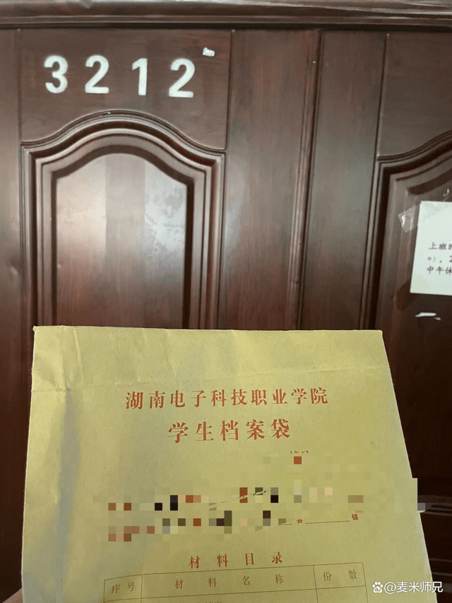 如:身份z,毕业z,档案补办申请书,学信网学历学籍在线验证报告,彩色寸