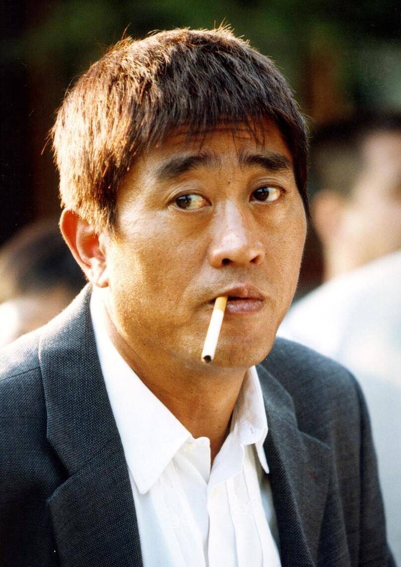 除了《逃学威龙》中的队长,黄炳耀还演过《东方秃鹰《辣手神探