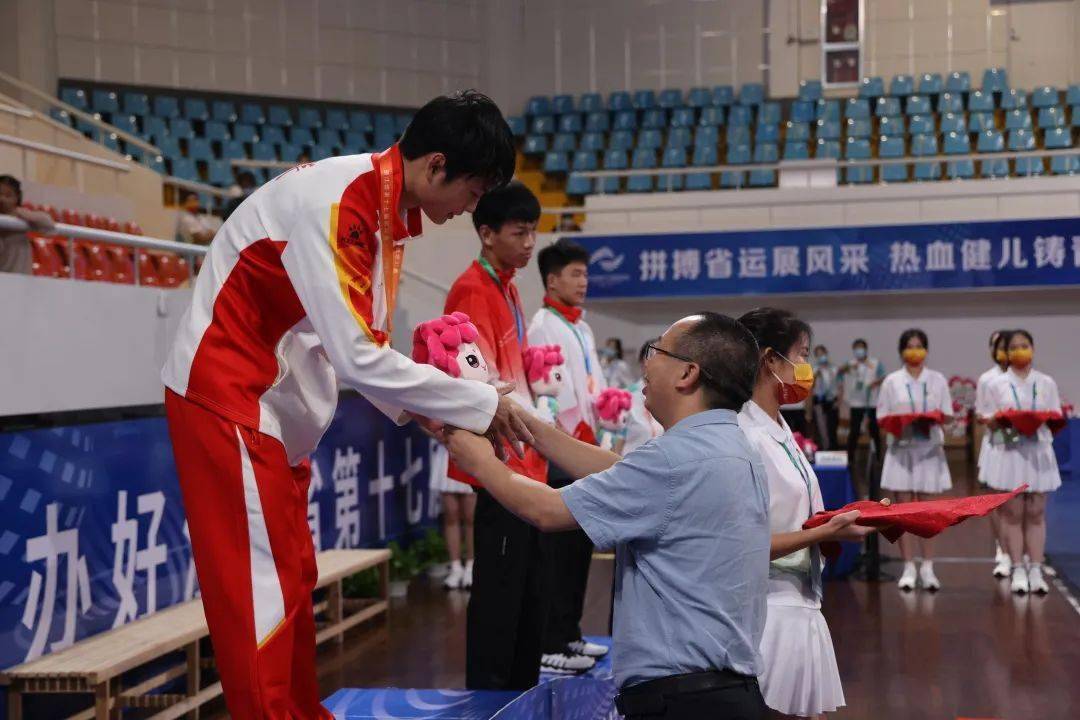 金华市徐胜宇古典式乙组(58kg:杭州市范枭蠡古典式乙组(62kg)