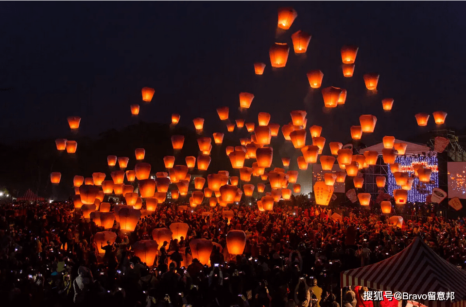 古老节日之一—灯笼节(festa della rificolona,也翻译做"纸灯节